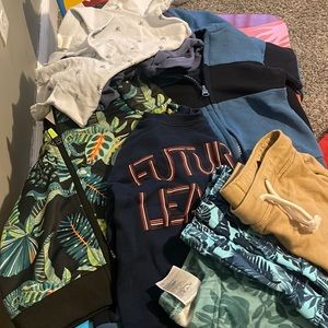 Toddler clothes size 2t selling as a bundle everything worn Maybe twice